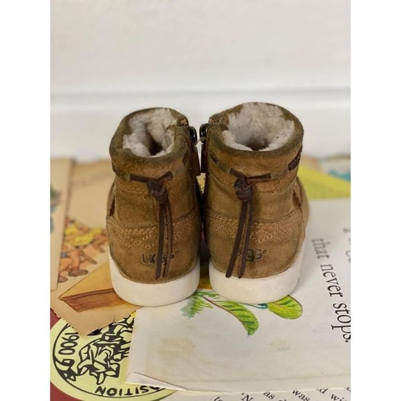 UGG Toddler Boots 7c - Picture 2 of 6